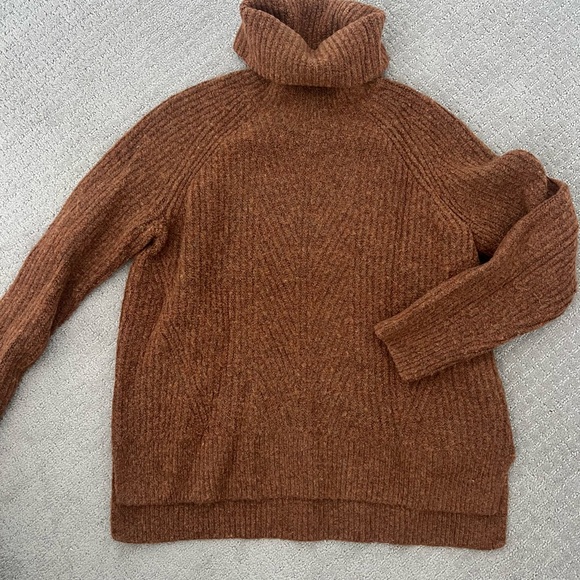 Rust colored turtle neck - Picture 1 of 4